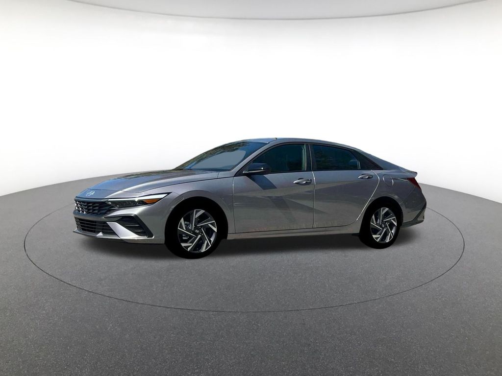 2025 Hyundai Elantra SEL Sport photo 2