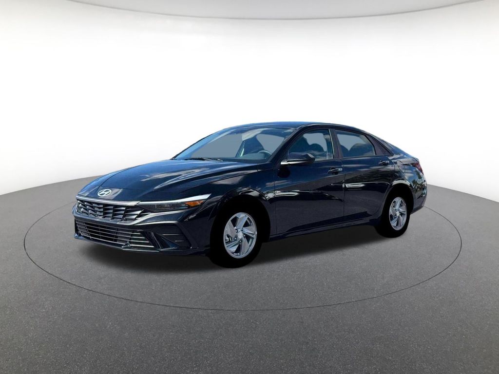 2026 Hyundai Elantra SE photo 2