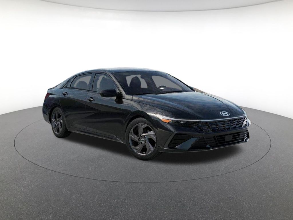 2026 Hyundai Elantra SEL Sport photo 2