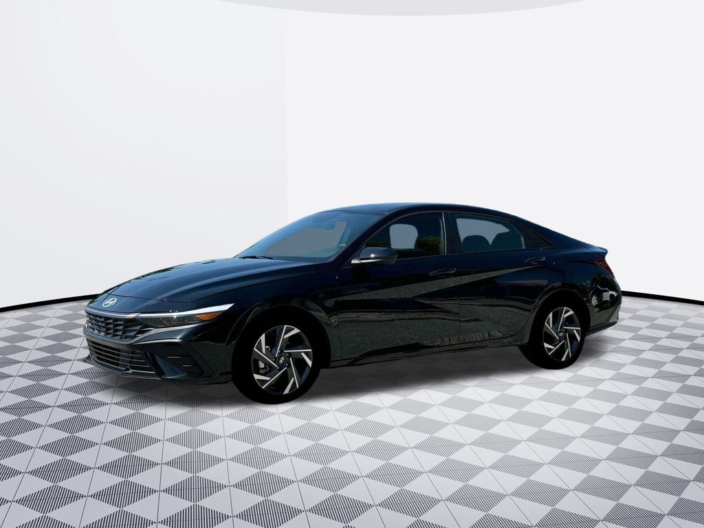2025 Hyundai Elantra SEL Sport photo 2
