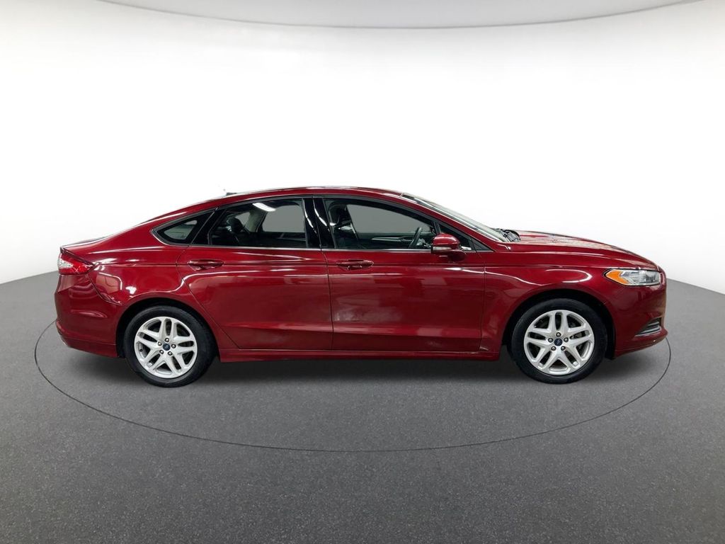 2015 Ford Fusion SE photo 4