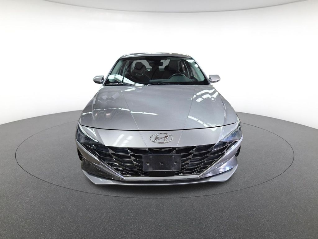 2022 Hyundai Elantra SEL photo 2
