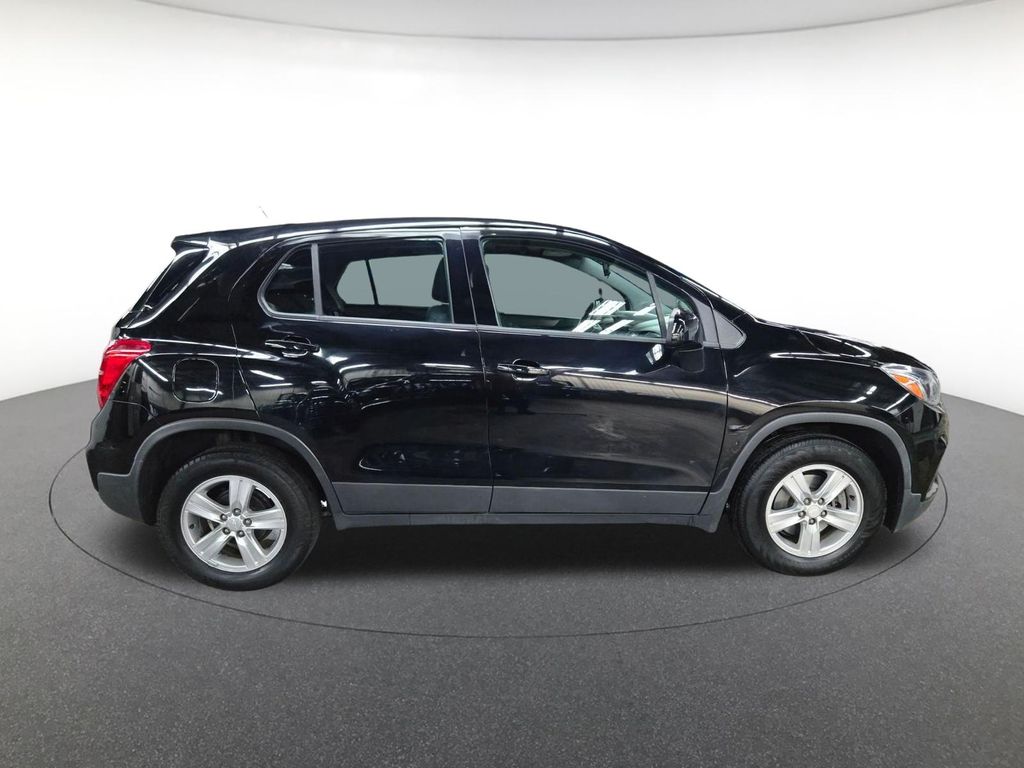 2020 Chevrolet Trax LS photo 4