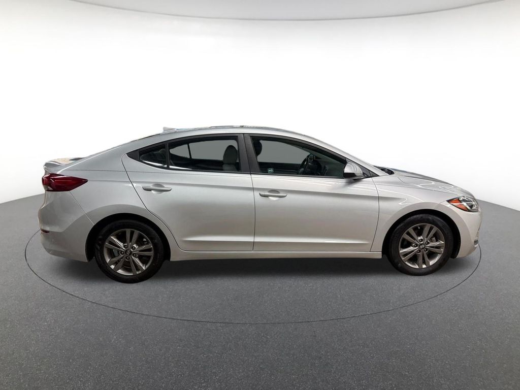2017 Hyundai Elantra SE photo 4