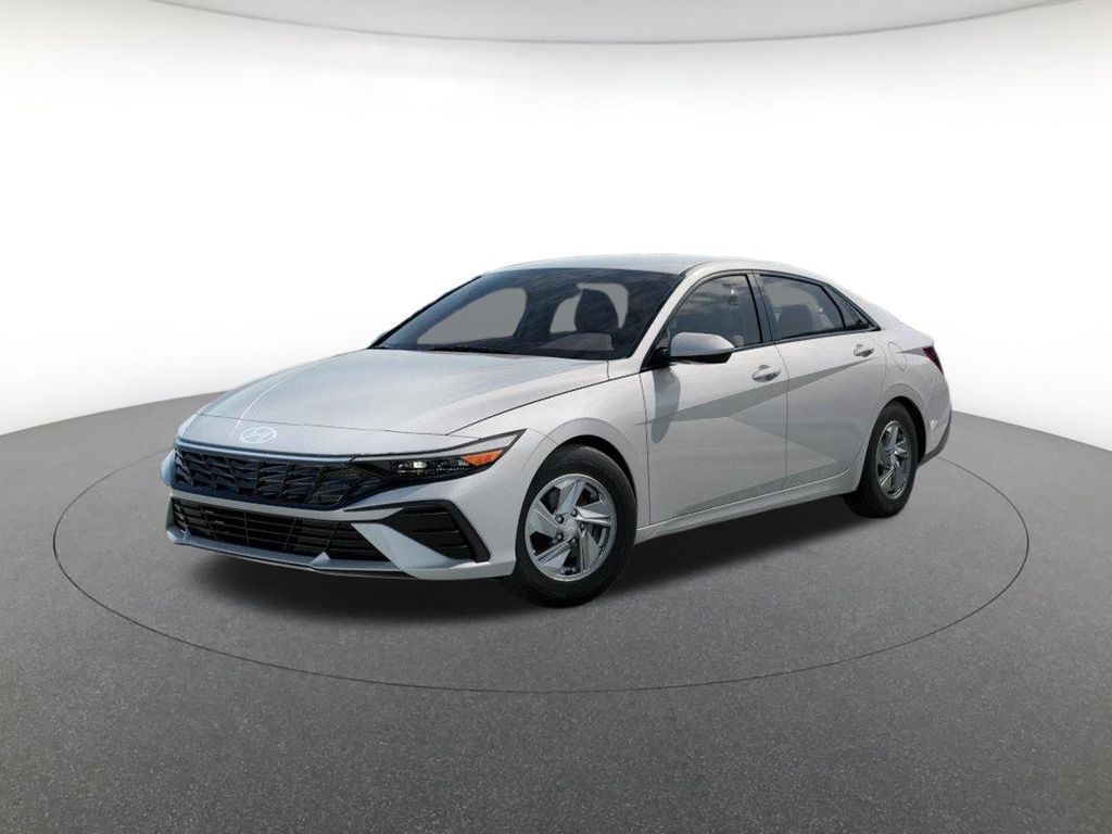 2025 Hyundai Elantra SE's photo