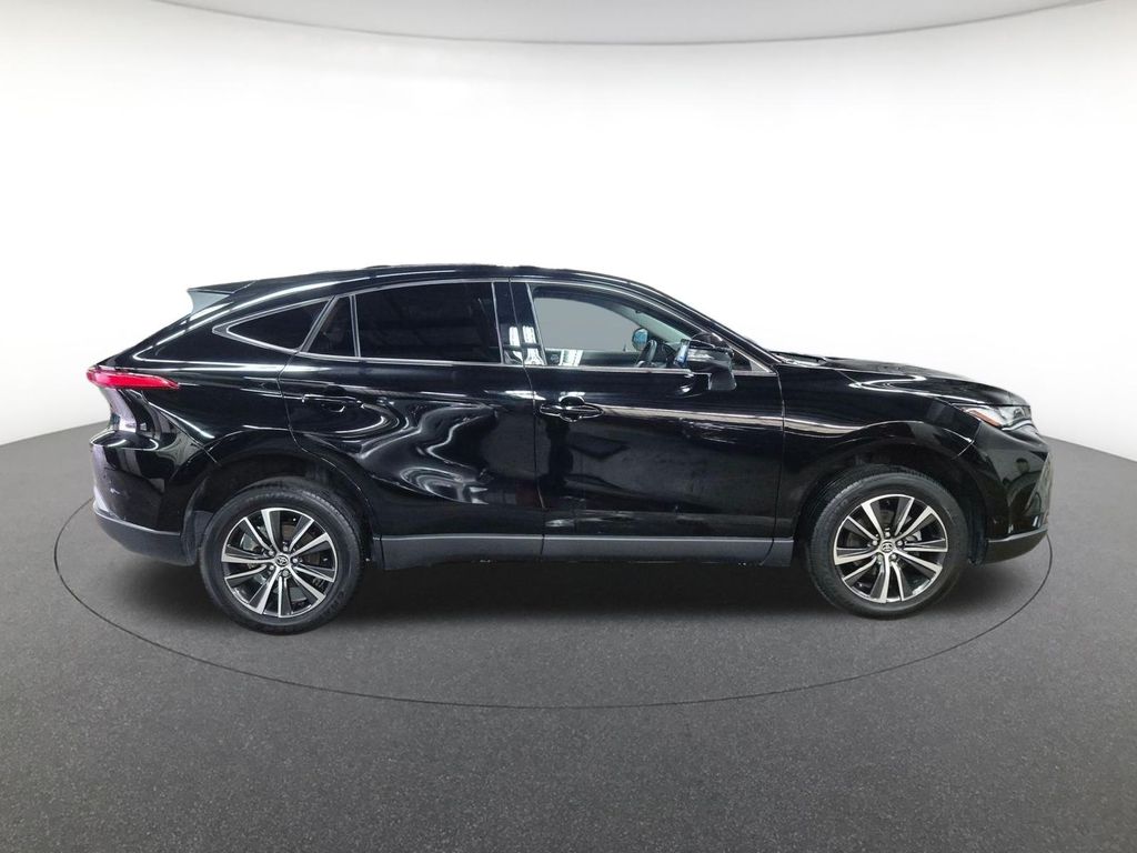 2023 Toyota Venza LE photo 4