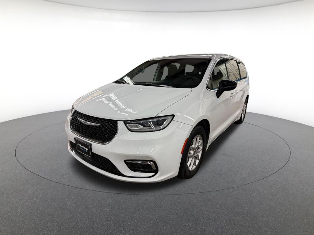 2024 Chrysler Pacifica Touring L's photo