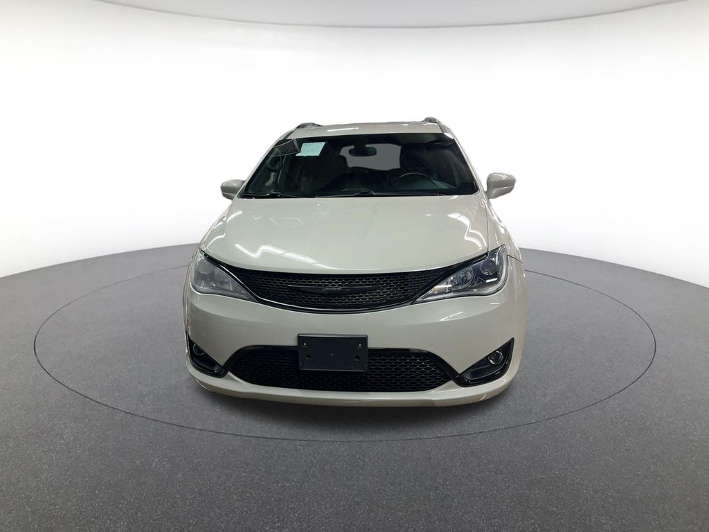 2020 Chrysler Pacifica Touring Plus photo 2