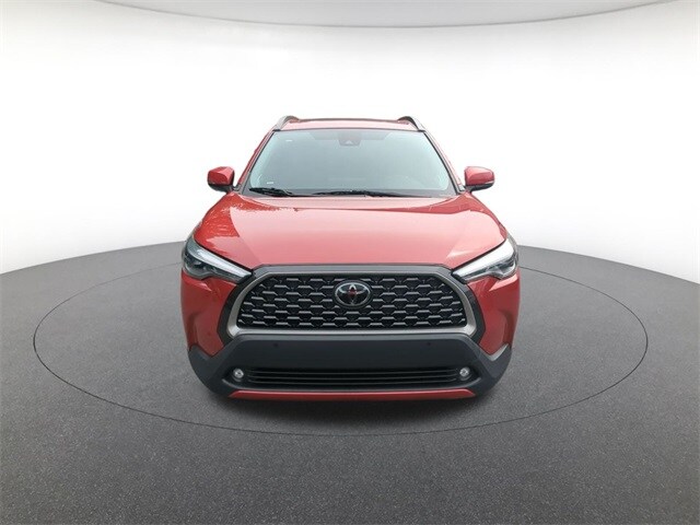 2022 Toyota Corolla Cross XLE photo 2