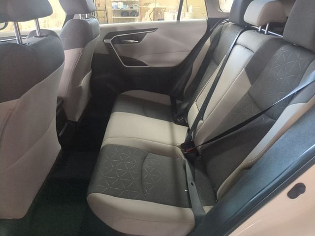 2024 Toyota RAV4 XLE - Photo 10