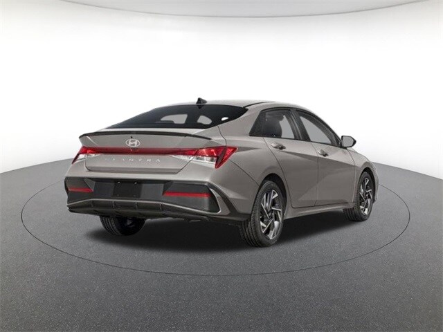 2026 Hyundai Elantra SEL Sport photo 3