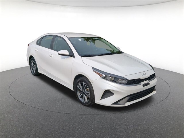 2023 Kia Forte LXS photo 3