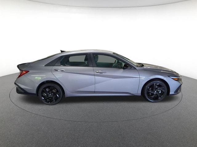 2026 Hyundai Elantra SEL Sport - Photo 4