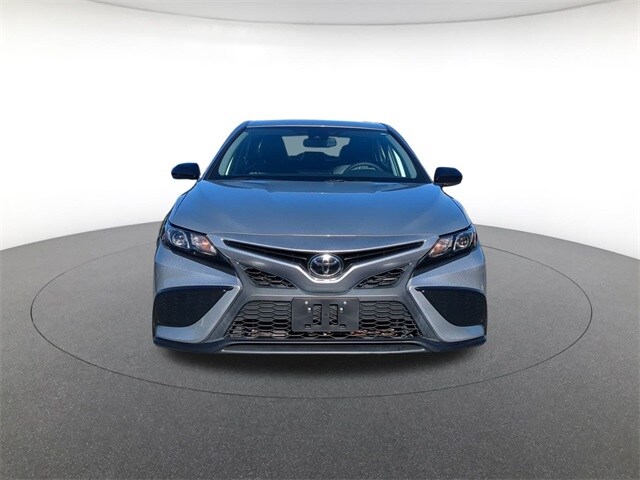 2022 Toyota Camry SE photo 2