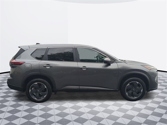 2024 Nissan Rogue SV photo 4