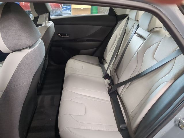 2022 Hyundai Elantra Limited - Photo 10