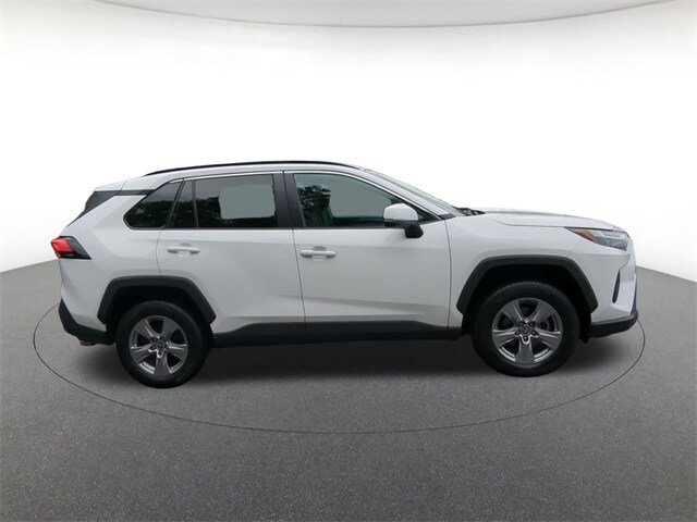 2022 Toyota RAV4 XLE photo 3