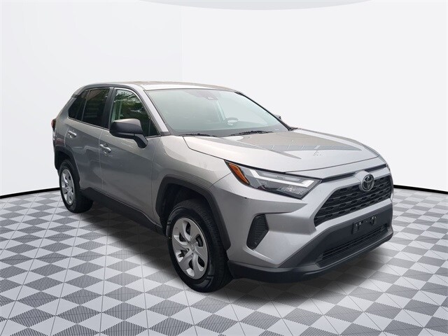 2024 Toyota RAV4 LE photo 3