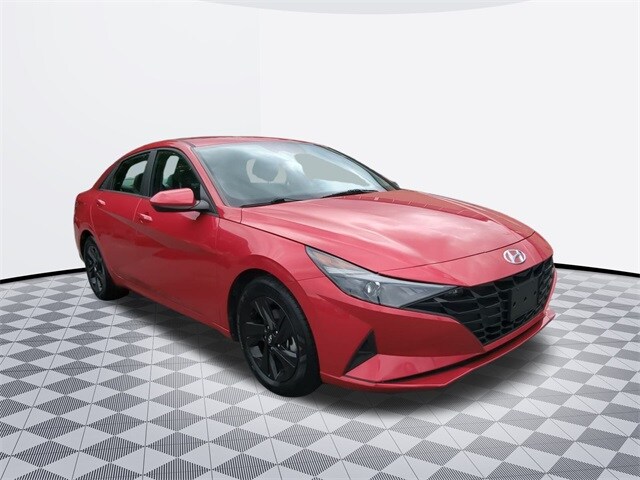 2021 Hyundai Elantra SEL photo 3