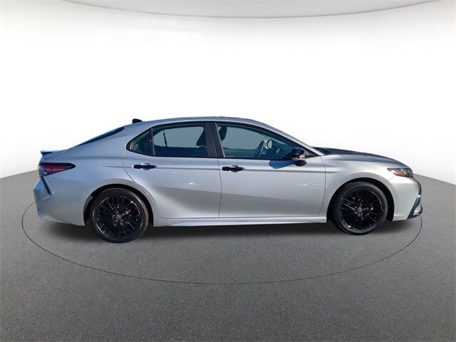 2022 Toyota Camry SE photo 4