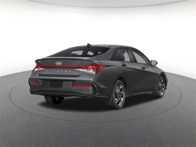2026 Hyundai Elantra SEL Sport photo 3