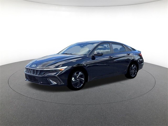 2026 Hyundai Elantra SEL Sport photo 2