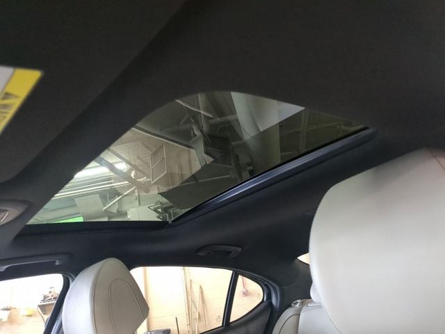 2023 GENESIS G70 Standard - Photo 17