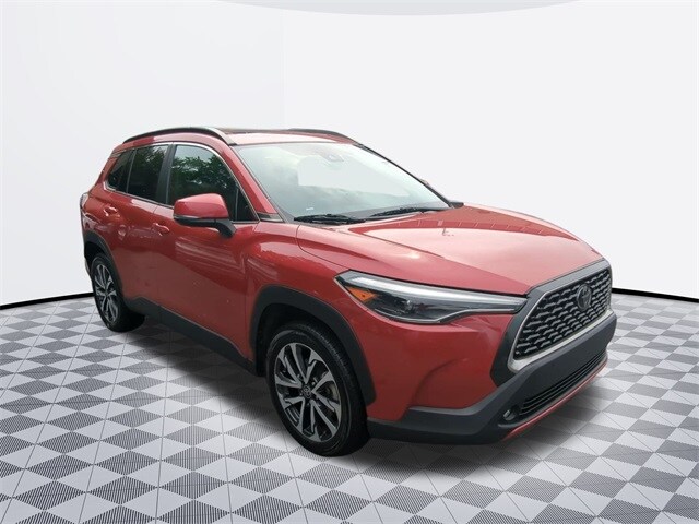 2022 Toyota Corolla Cross XLE photo 3