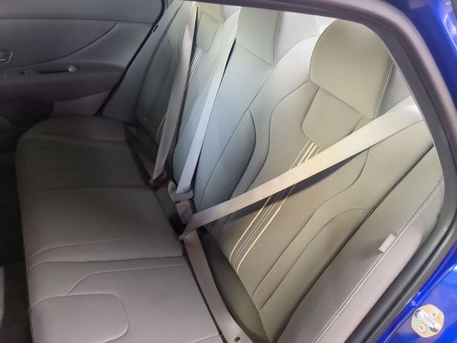 2025 Hyundai Elantra SEL - Photo 16