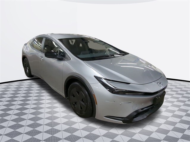 2024 Toyota Prius LE photo 3