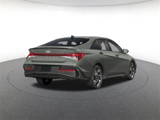 2026 Hyundai Elantra SEL Sport photo 3