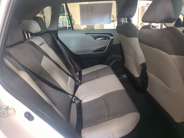 2024 Toyota RAV4 XLE - Photo 17