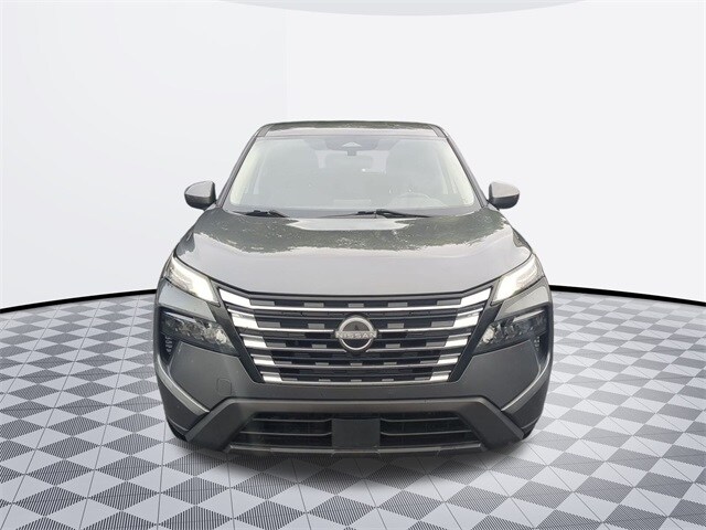 2024 Nissan Rogue SV photo 2