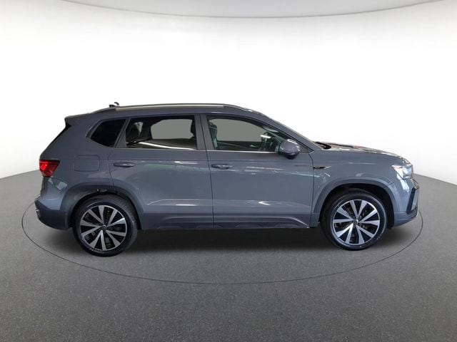 2022 Volkswagen Taos 1.5T SE 4Motion's photo