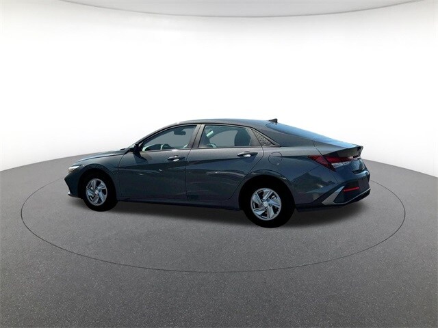 2025 Hyundai Elantra SE photo 4