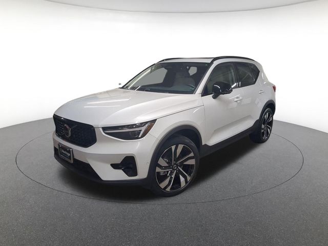 2024 Volvo XC40 B5 Ultimate Dark AWD's photo