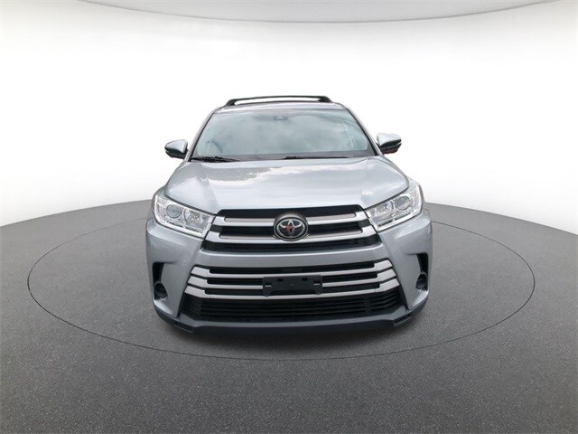 2019 Toyota Highlander LE photo 2