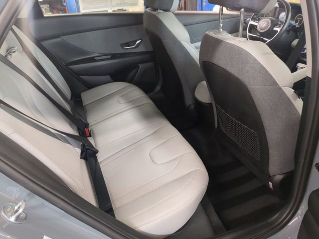 2022 Hyundai Elantra Limited - Photo 19