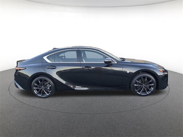2023 Lexus IS 350 F SPORT photo 4