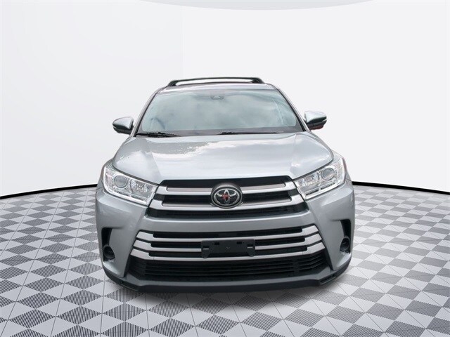 2019 Toyota Highlander LE photo 2