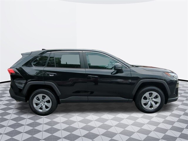 2024 Toyota RAV4 LE photo 4