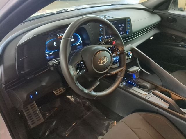 2025 Hyundai Elantra SEL - Photo 11