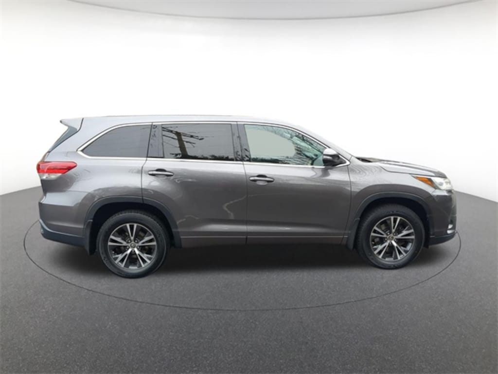 Used 2018 Toyota Highlander LE SUV