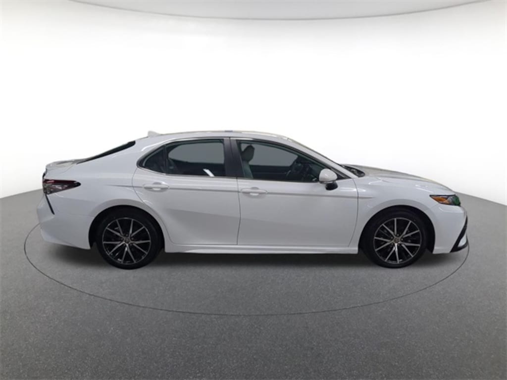 Used 2022 Toyota Camry SE Sedan