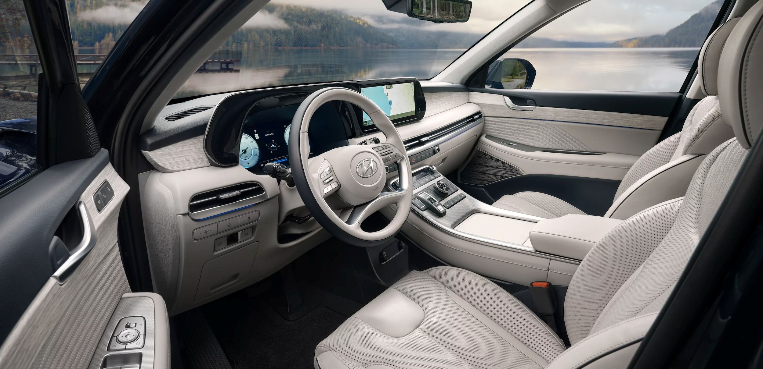 Hyundai Palisade view into the cabin with the door open