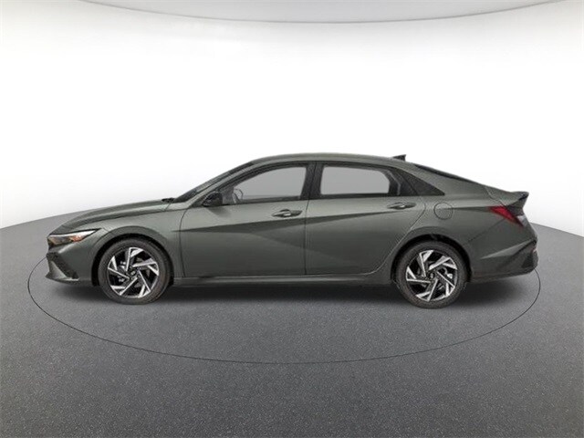 2026 Hyundai Elantra SEL Sport photo 2