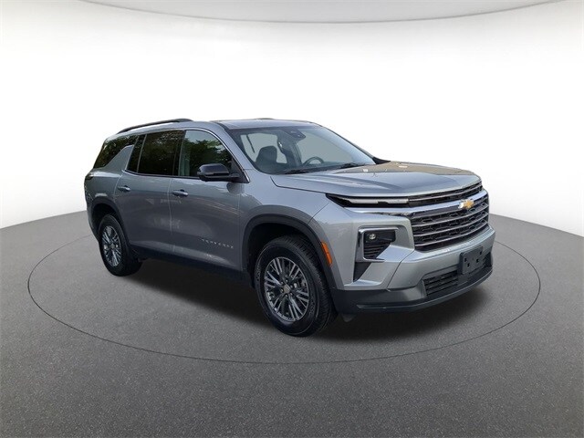 2024 Chevrolet Traverse photo 2