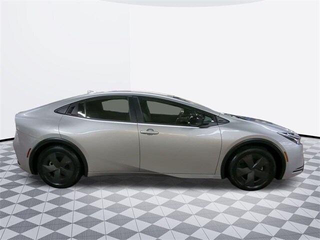 2024 Toyota Prius LE photo 4