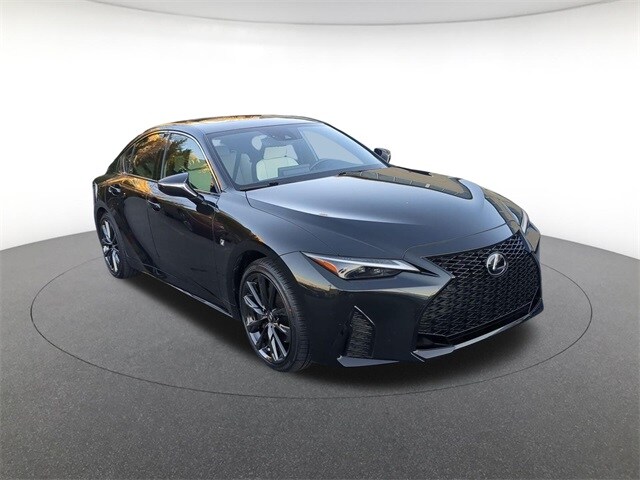 2023 Lexus IS 350 F SPORT photo 3