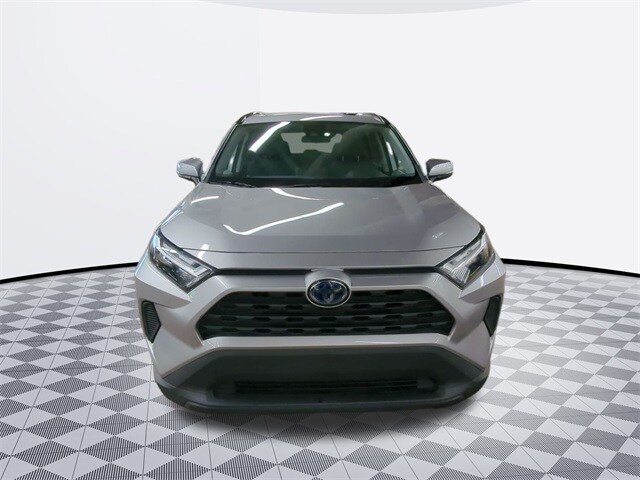 2022 Toyota RAV4 Hybrid XLE photo 2